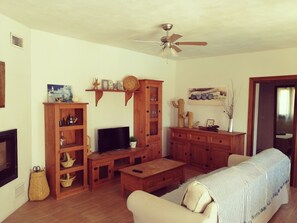 Télévision, cheminée