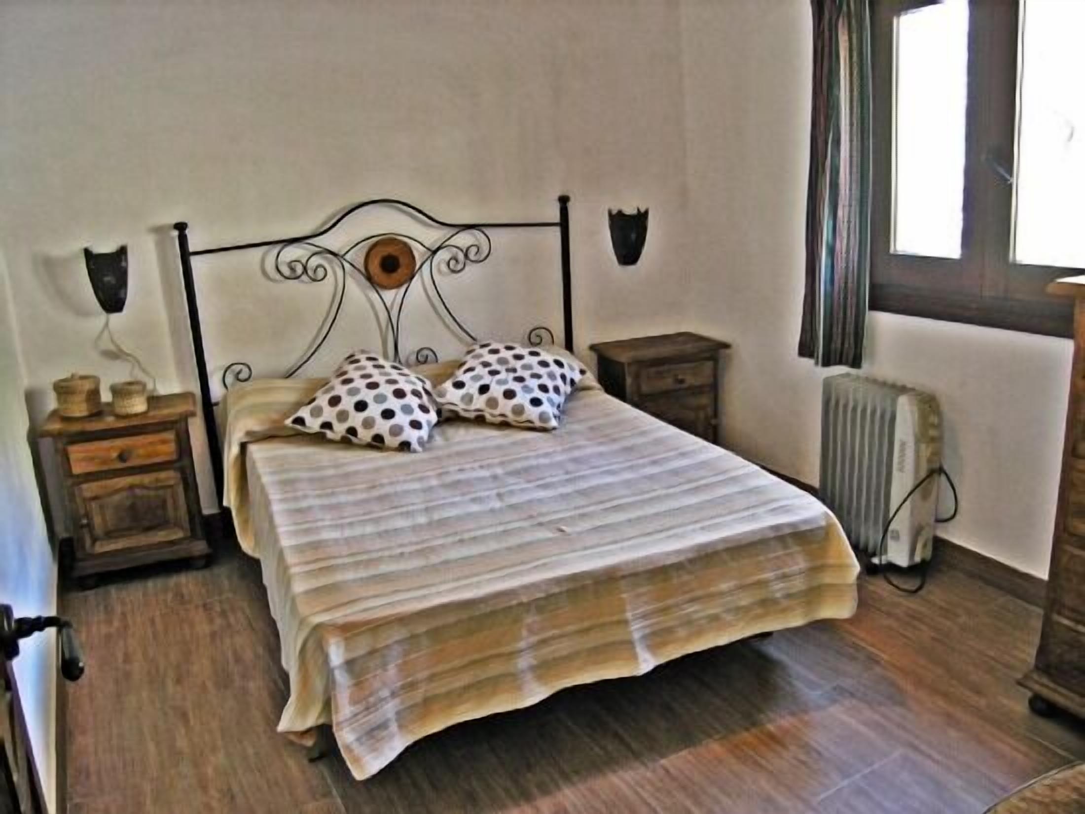 3 bedrooms, iron/ironing board, travel cot, bed sheets