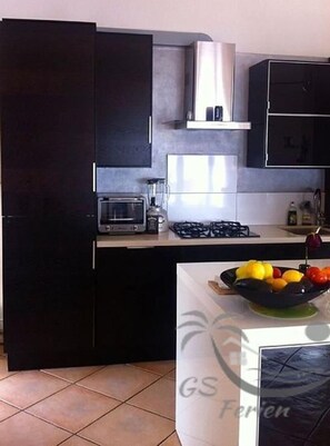 Fridge, microwave, dishwasher, coffee/tea maker