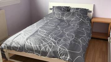 3 chambres, bureau, fer et planche Ă repasser