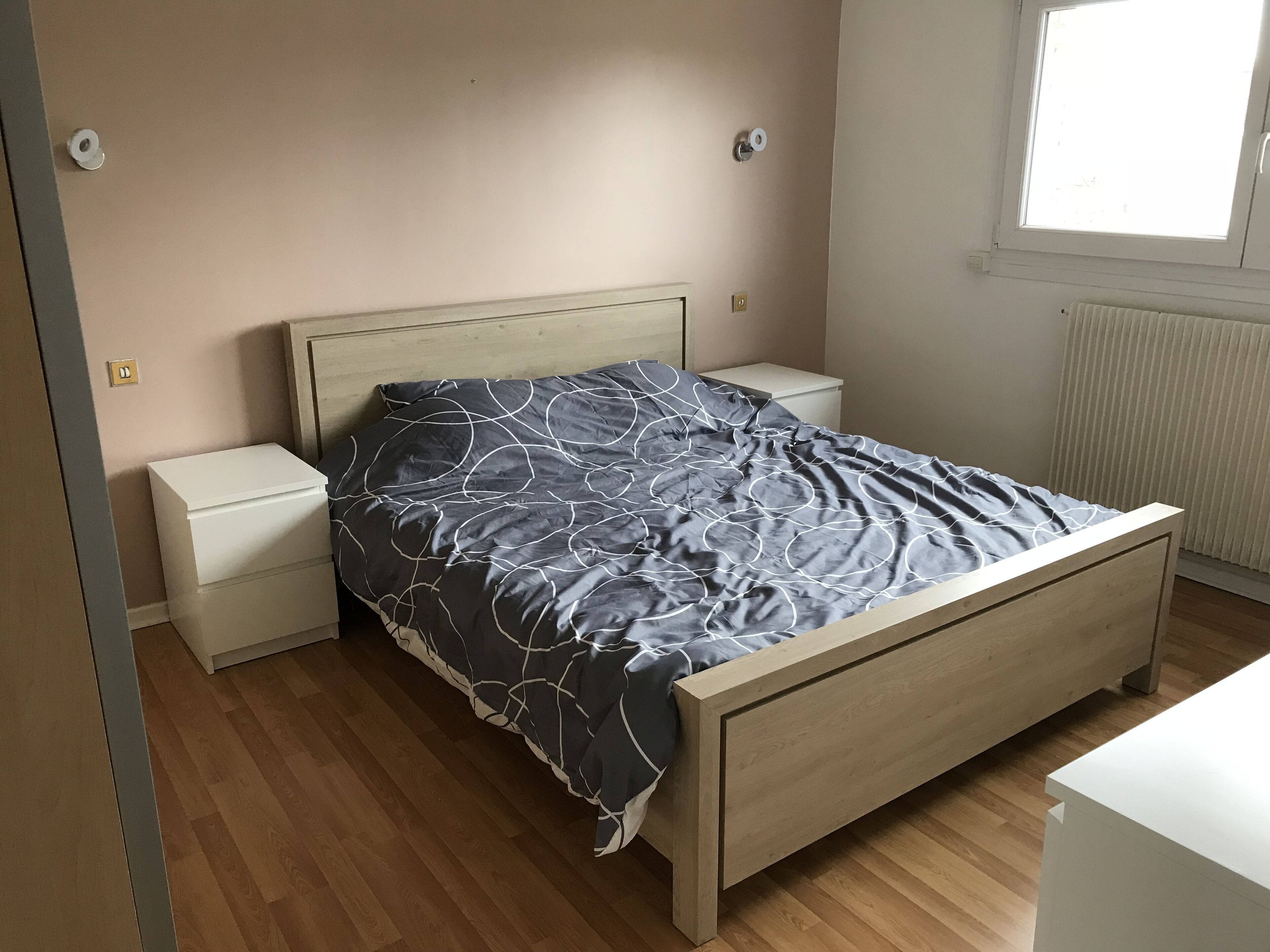 3 bedrooms, desk, iron/ironing board