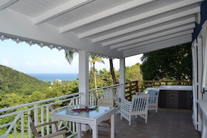 Property grounds - AZUR Bungalow: independent accommodation for 2 people with sea view and private jacuzzi (Bas Vent)