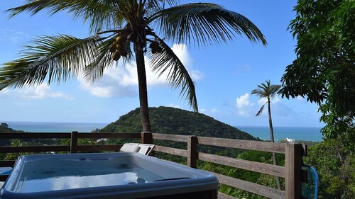 AZUR Bungalow: independent accommodation for 2 people with sea view and private jacuzzi