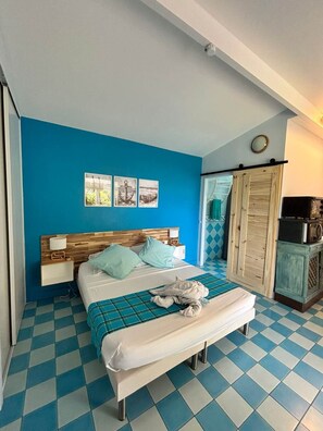 1 bedroom, free WiFi - AZUR Bungalow: independent accommodation for 2 people with sea view and private jacuzzi (Bas Vent)