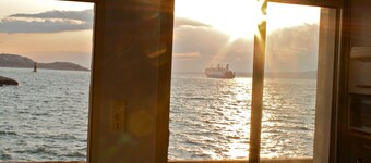 Seafront Cabanon, Access Private to the Sea, Corniche Malmousque!