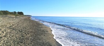Belle villa de vacances climatisée avec jardin, et la plage au bout des tongs !