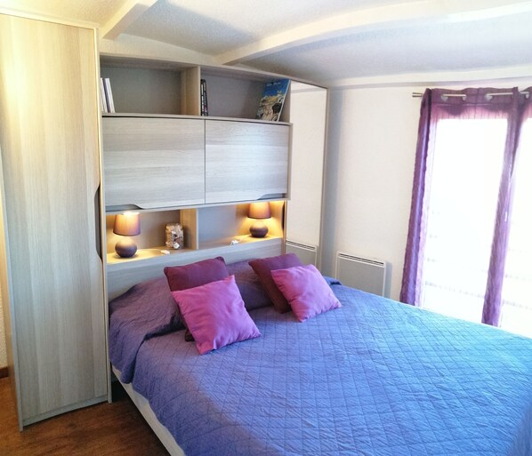 2 chambres, fer et planche à repasser, lit parapluie, Wi-Fi gratuit