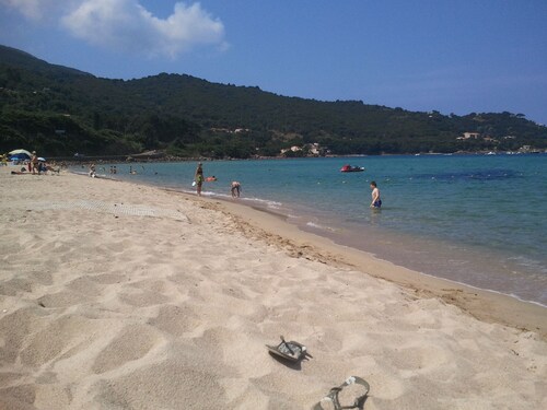 Apt hat Tiuccia helle, schöne Aussicht auf Berge und Meer, Ruhe Rest