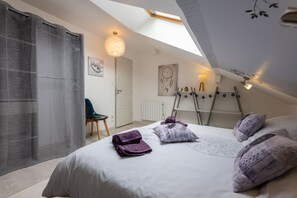 2 chambres, fer et planche à repasser, Wi-Fi gratuit, draps fournis