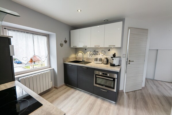 Fridge, microwave, oven, stovetop