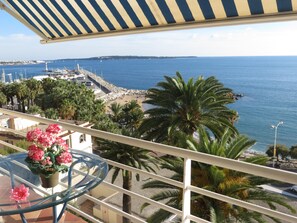 Property grounds - Gorgeous apartment facing the sea, islands and esterel (Cannes)
