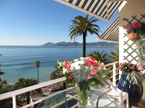 Appartement de grand standing vue exceptionnelle sur mer, îles et esterel
