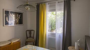 3 Schlafzimmer, Schreibtisch, Bügeleisen/Bügelbrett, Reisekinderbett