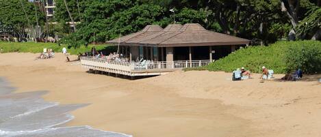 Beach nearby, sun-loungers, beach towels