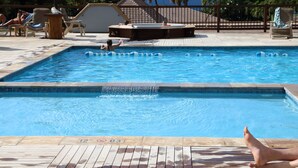 A swimming pool with lounge chairs and a hot tub. - Maui Eldorado Beachfront Resort - Apt I-101 - Two Bedroom Vacation Rental Condo (Lahaina)