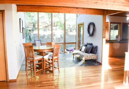 Limestone Lodge a Luxury Retreat on Fishing Creek, Near Penn State & Bucknell