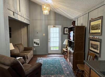Cozy 2BR Retreat Near Hurley-Ironwood – Trails, Skiing, Snomobiling