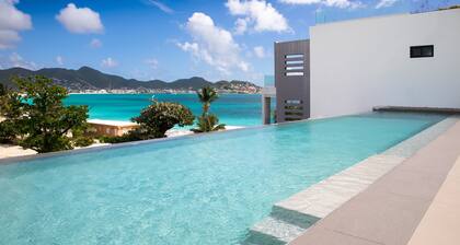 OCEAN FRONT 3 BEDROOM PENTHOUSE UNIT. STAY IN LUXURY.