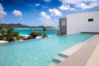 OCEAN FRONT 3 BEDROOM PENTHOUSE UNIT. STAY IN LUXURY.