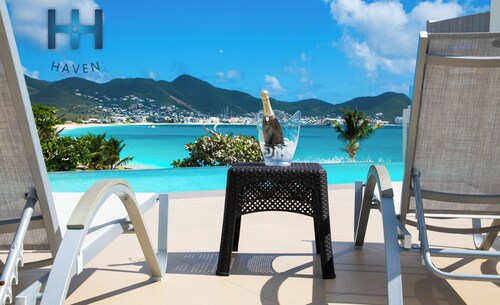 ULKOPUOLINEN ETU 3 MAKUUHUONEEN PYSÄKÖKUNTA. PÄÄLLÄ LUXUSSA.