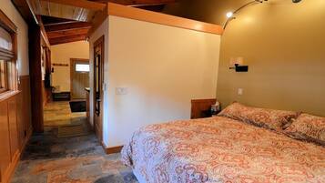 1 bedroom, WiFi (free), bed sheets