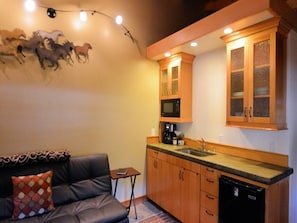Interior - Carriage House - Tecumseh's timber frame Cottage (Anchorage)
