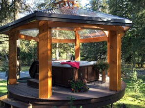 Bañera de hidromasaje al aire libre