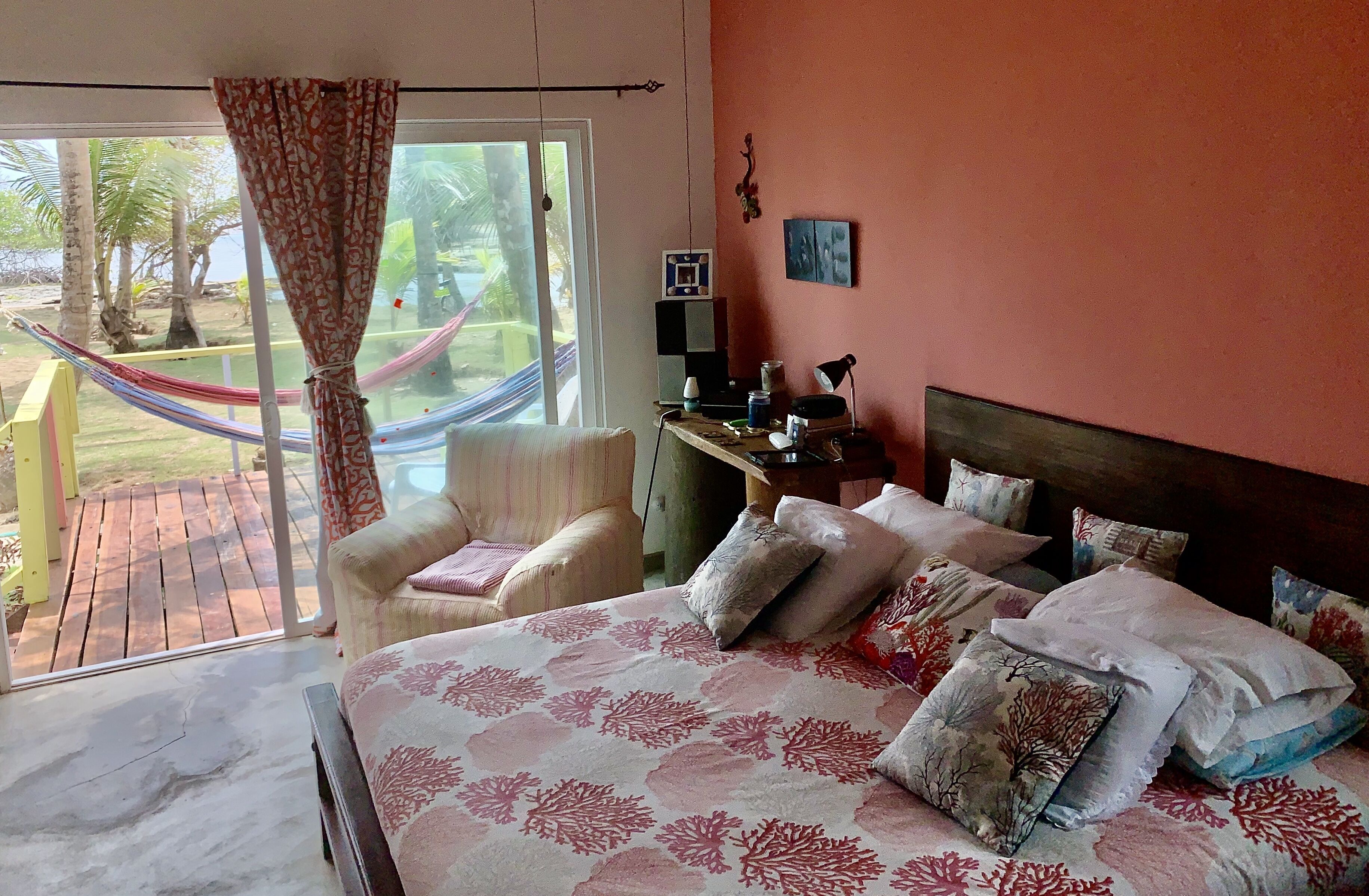 4 多间卧室、办公桌、旅行婴儿床、免费 WiFi