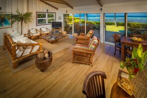 Fernseher, DVD-Player, Stereoanlage