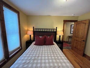 3 عدّة غرف نوم ومكواة/لوح كي وواي فاي وملاءات أسرّة