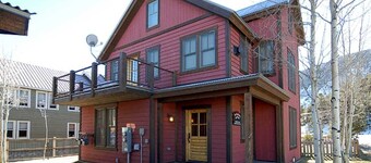Red Poppy- Beautiful home 3 blocks from Elk Ave