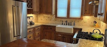 Red Poppy- Beautiful home 3 blocks from Elk Ave
