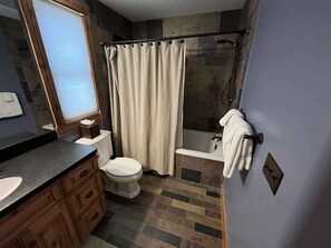 أحواض استحمام، مجففات شعر، مناشف