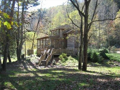 Peaceful Real Log Cabin Rushing Trout Stream Brand New Jacuzzi Hot Tub
