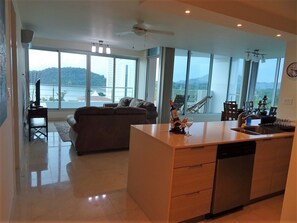 Interior - Grand Panoramic Ocean View Property in Panama (Veracruz)