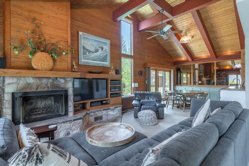 Lake View Townhome Just Steps from Lake Tahoe!