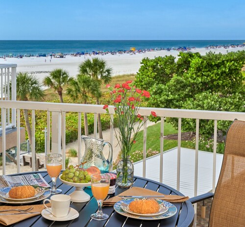 Prime Beachfront with Views, Views, Views!