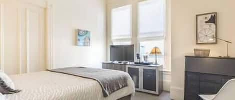 1 habitación, tabla de planchar con plancha, wifi y ropa de cama