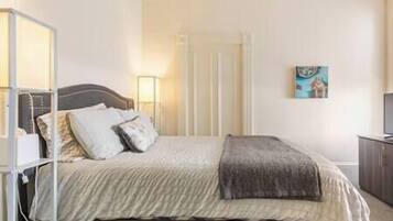 1 habitación, tabla de planchar con plancha, wifi y ropa de cama