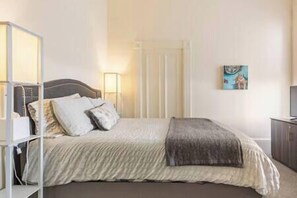 1 chambre, fer et planche Ă repasser, Wi-Fi, draps fournis