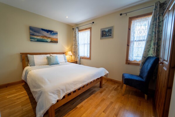 4 makuuhuonetta, silitysrauta/-lauta, Wi-Fi, vuodevaatteet