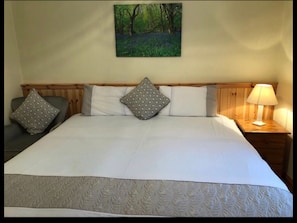 4 bedrooms, iron/ironing board, WiFi, bed sheets - Spacious Comfortable Holiday Home in the Heart of Dingle (Dingle)