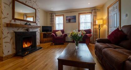 Spacious Comfortable Holiday Home in the Heart of Dingle