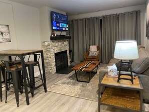 Smart TV, fireplace