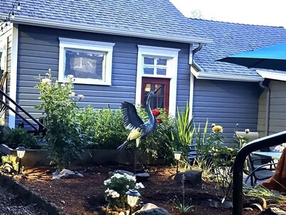 Charming Farmhouse Near Downtown