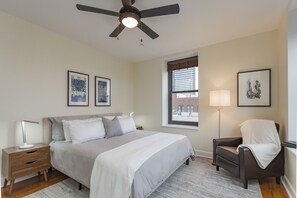 2 chambres, fer et planche à repasser, Wi-Fi gratuit, draps fournis