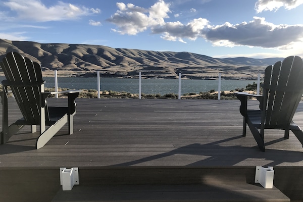 Best deck in all of Desert Aire and over 800 sqft!