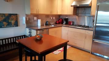 雪櫃、微波爐、焗爐、爐具