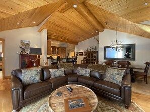 Smart TV, fireplace, DVD player, printers