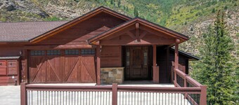 Beautiful Luxury Mountain Retreat, Great For Families and Groups 
